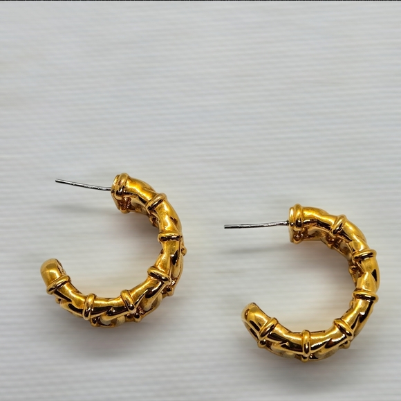 Gold Chain Link Hoop Earrings - Picture 5 of 14